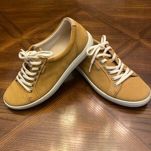 ECCO Leather Sneaker Women's Soft Size 7-7.5‎=39
